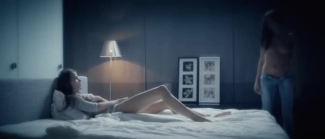 Fashion Models Are Bisexual : video clip