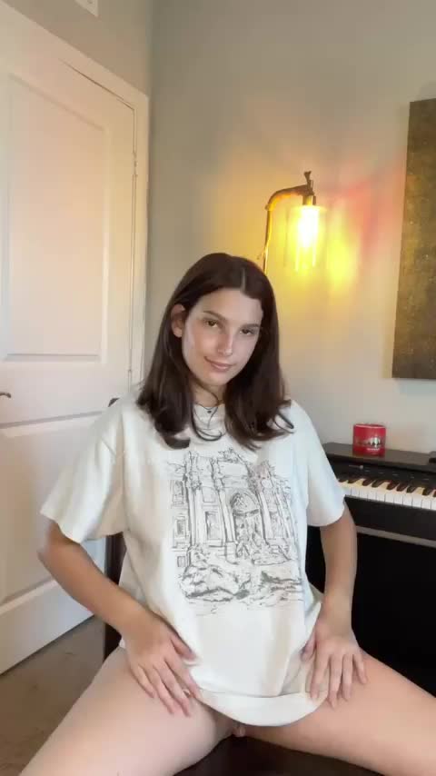 Im ready to take a big load in my pussy! : video clip