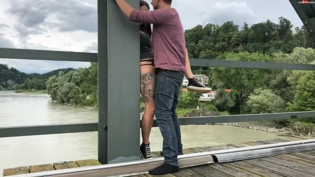 German Couple Fuck Public on a Bridge over a River : video clip