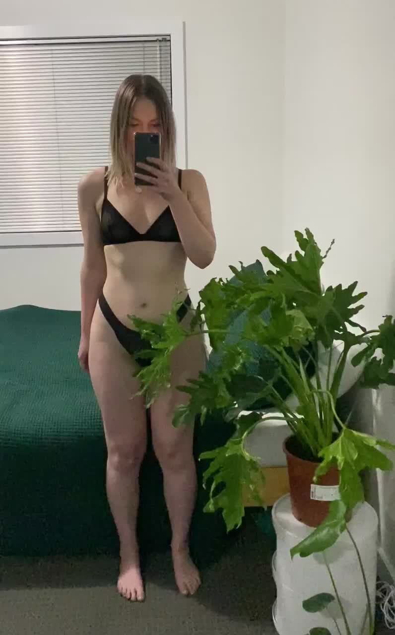 A shy little peek 👀✨ (f) : video clip