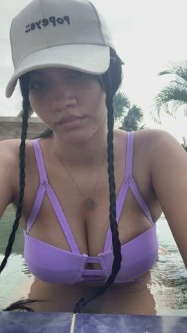 i get horny in the pool too often.. it always ends like in this video haha, I think another girl saw me recording this video haha : video clip