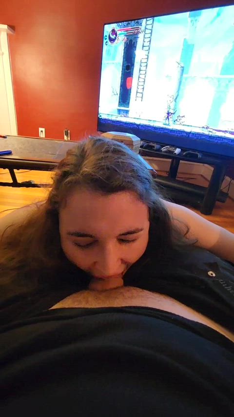 Saturday wakeup blowjob and gaming is the adult version of Saturday morning cartoons : video clip