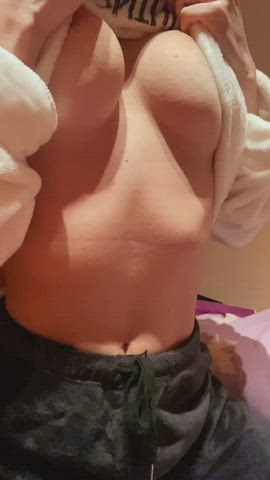 hope u don't mind the little nip slip.. wasn't on purpose I promise : video clip