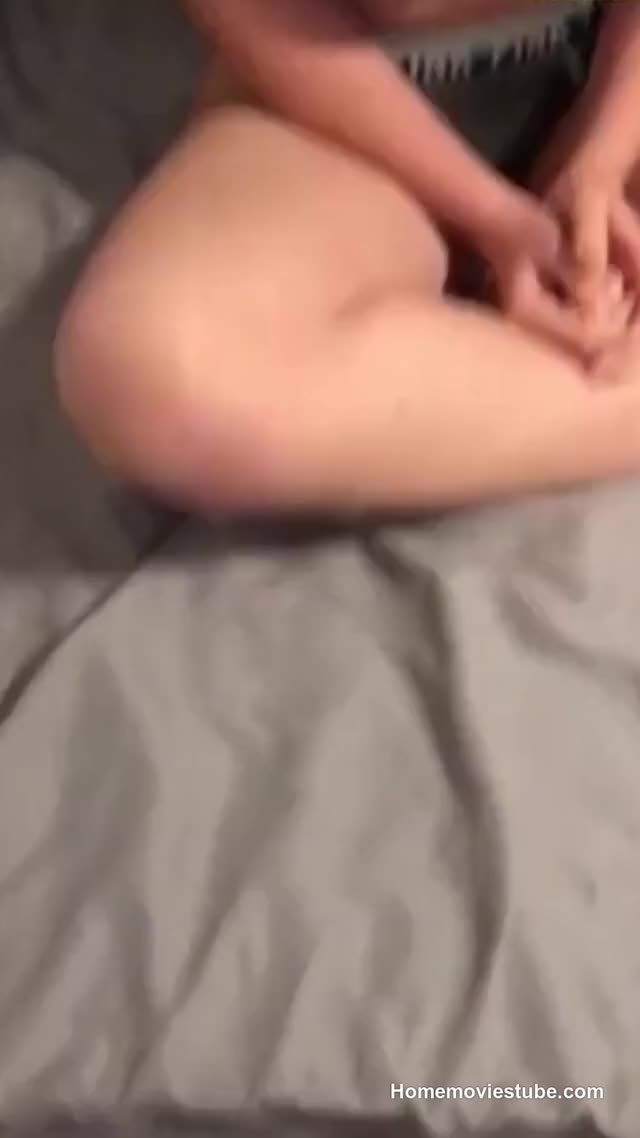 SHY TEEN COVERING HER MOUTH WHEN SHE CUMS : video clip