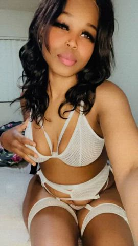 Would you fuck a curvy mom? 💚 : video clip