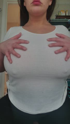 Huge tits were just meant for bouncing 😉 : video clip