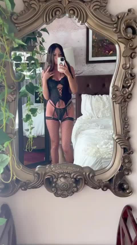 My body in black lingerie : video clip