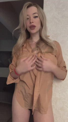 If you were my roommate I would ‘accidentally’ show you boobs : video clip