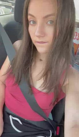 Ever eaten a girl’s pussy in a moving car? : video clip