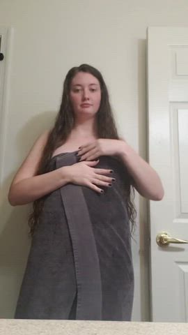 The lighting in my bathroom really shows off my paleness : video clip