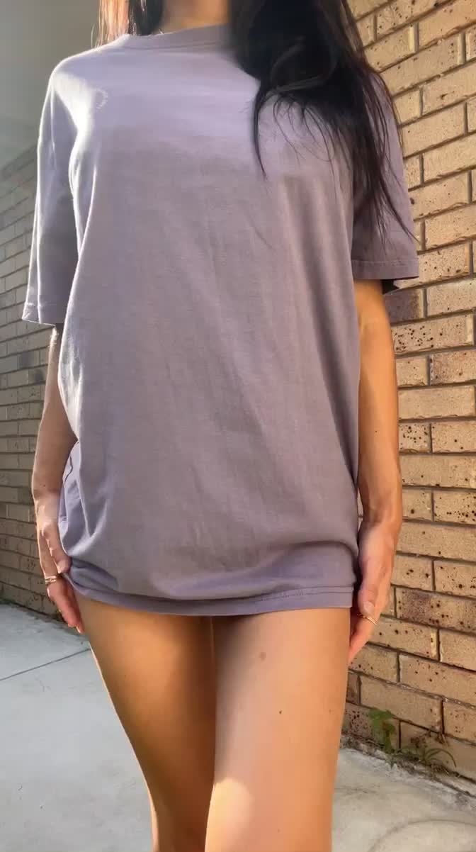I need an older cock to make me cum : video clip