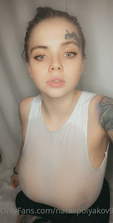 She's so damn hot with massive tits 🤤 free aIbum belIow : video clip