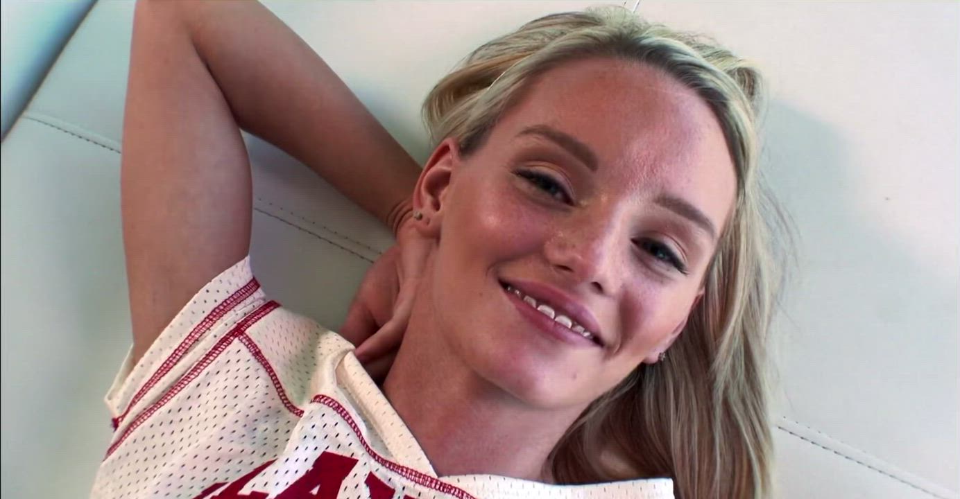 Sammie Daniels Is Petite And Horny : video clip