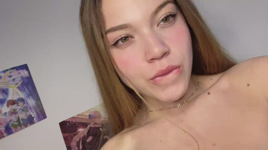 Say hi if you'd play with me : video clip