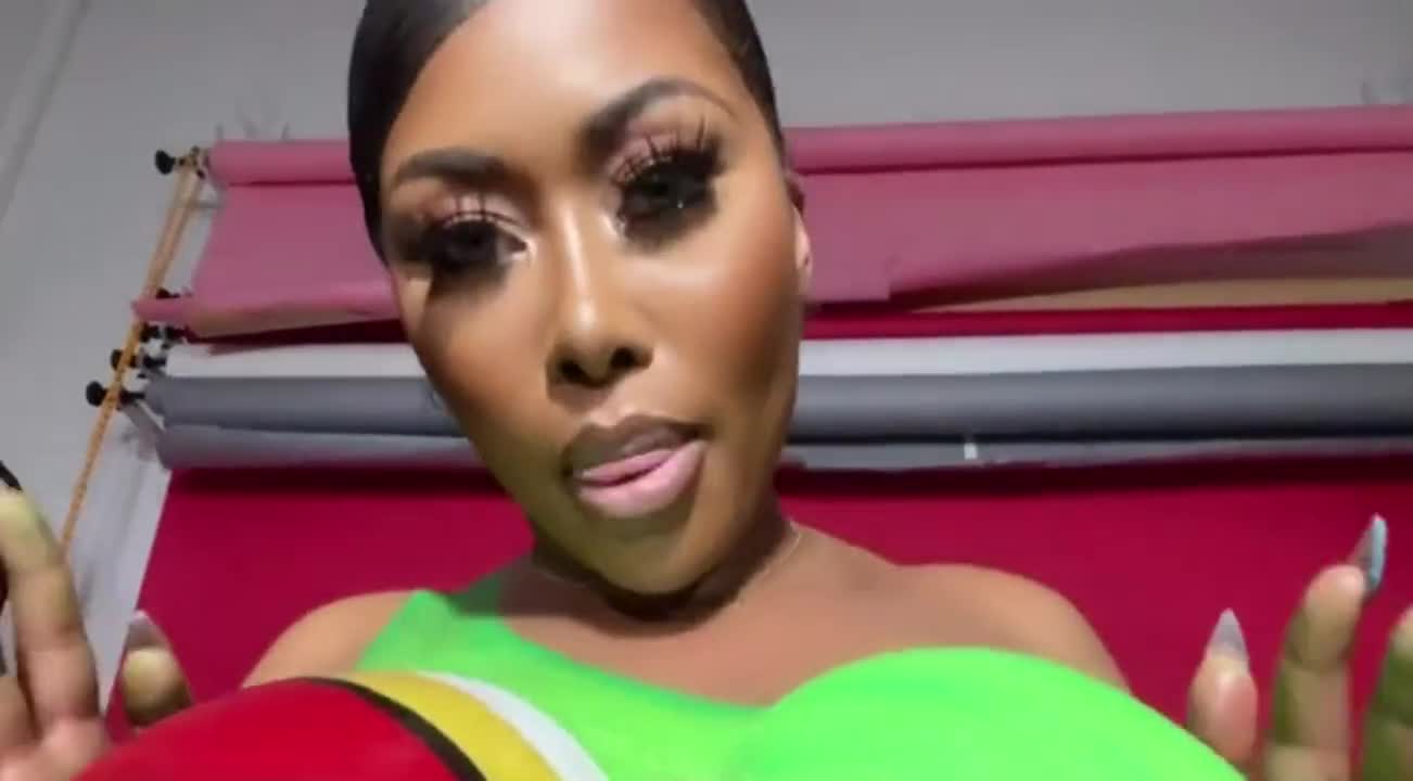 Moriah Mills is a perfect bimbo : video clip