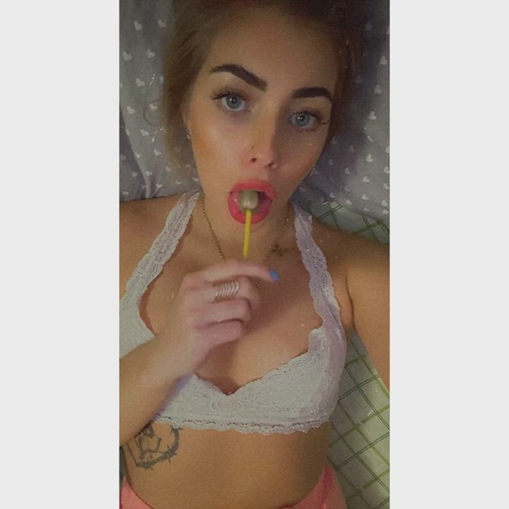 Forget about your dream girls,I'm here to hear you better and eat you better👅😈 : video clip