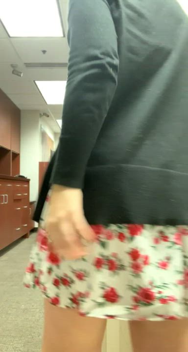 Hope someone cums good to thinking of me at work like this 🥰 : video clip