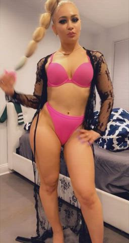 Let me treat you the way you deserve it : video clip
