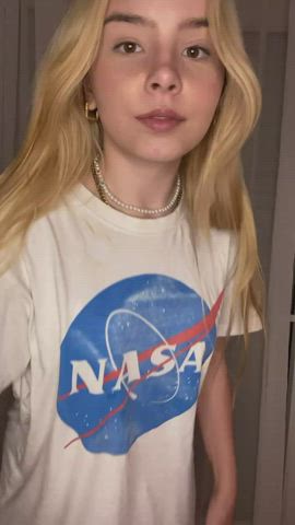 what would u do with a blonde 18 y/o chick like me : video clip