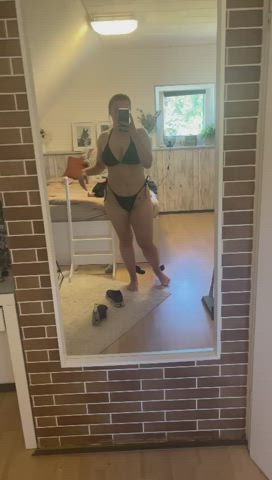 Let's have a sexy summer story : video clip