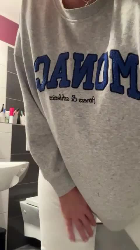 20 and a bit chubby and I need a Reddit Crush to get dirty with : video clip