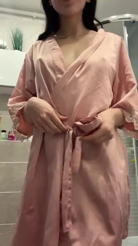 Im only 98lbs, wanna throw me around bed? : video clip