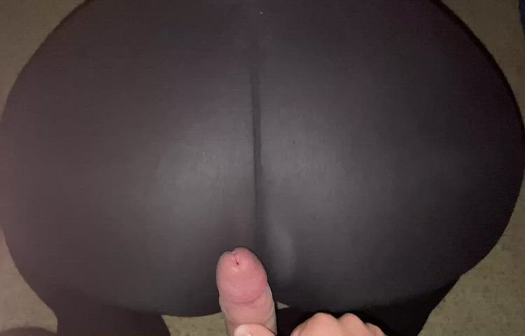 Cumshot on huge booty after assjob in leggings : video clip