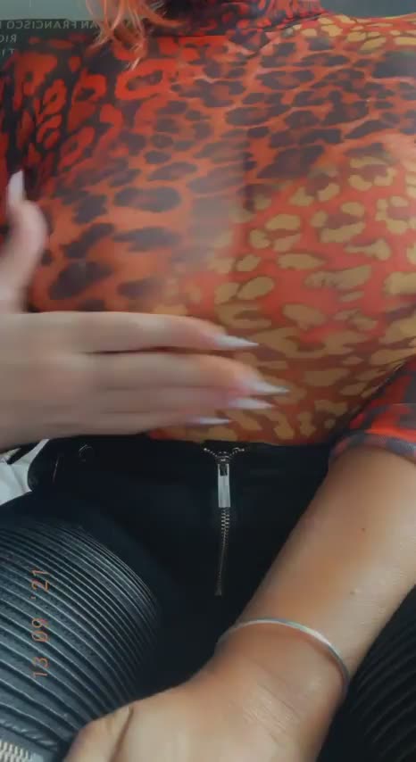 I like to wear no bra it’s nice when they jiggle like this : video clip