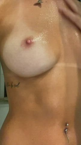 Fertile teen surfer girl ready for creampie in the shower : video clip