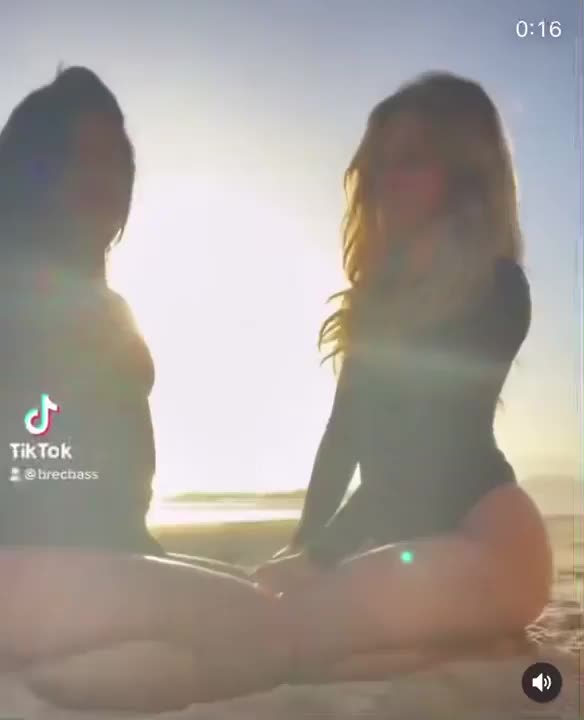 Brec Bassinger + Yvette Monreal : video clip