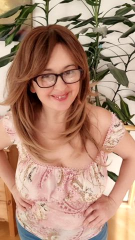 Don't be fooled by my nerd glasses... I'm stacked! : video clip