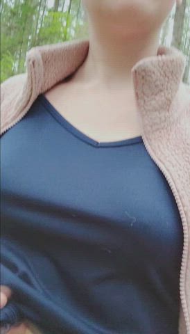 Tits out on the trail... Happy Earth Day! [GIF] : video clip