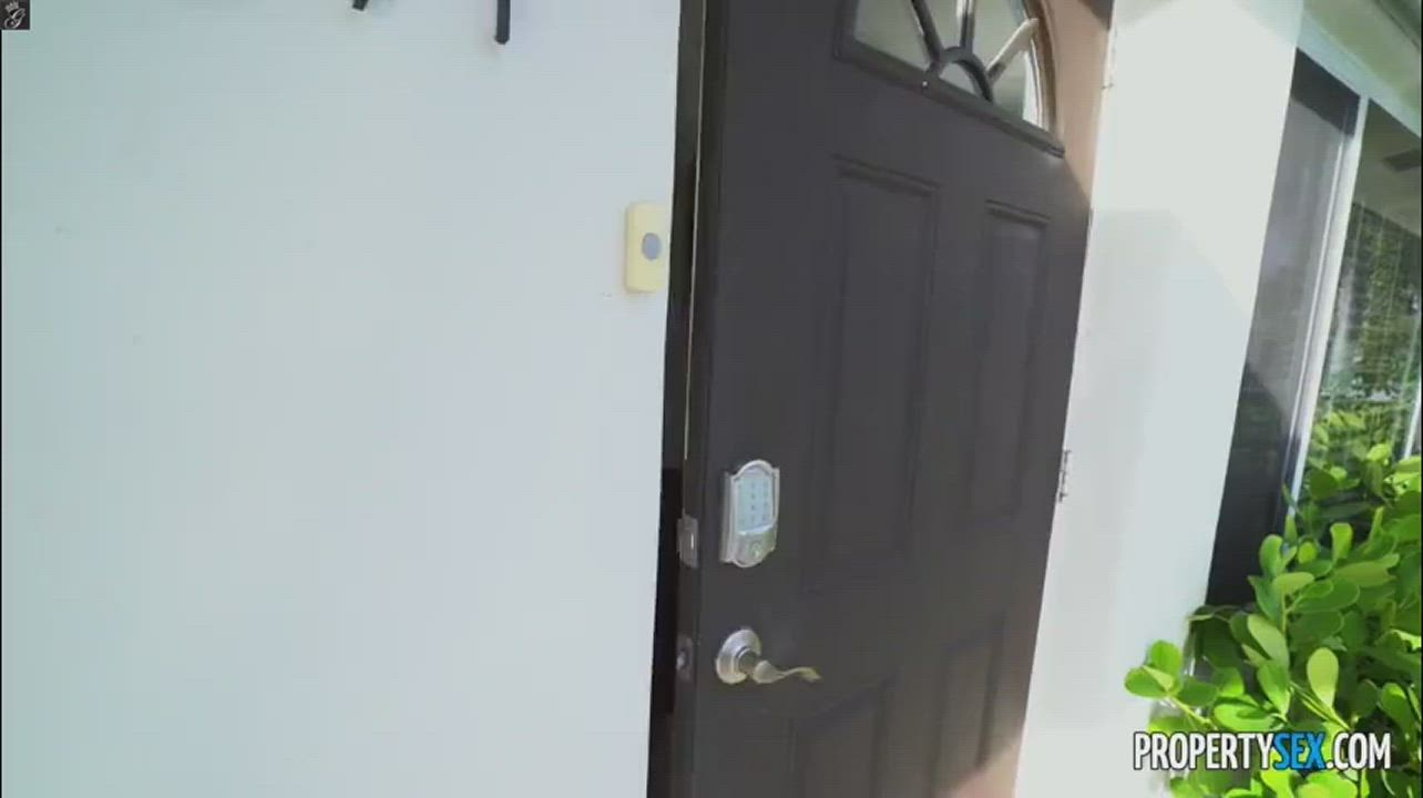 Nice tour of the house : video clip
