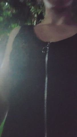 Just a Canadian girl on her late night walk [GIF] : video clip