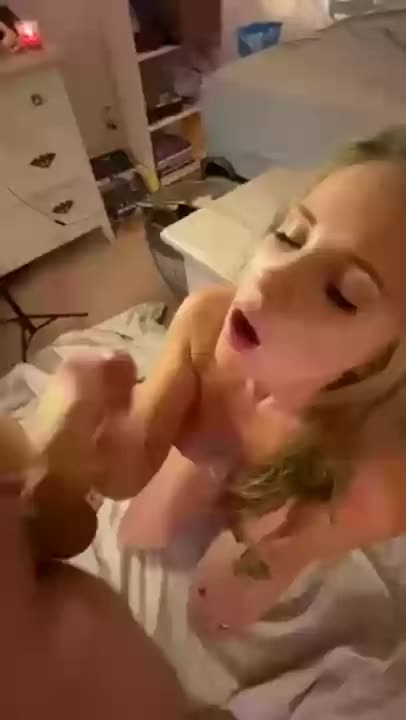 Hottie Gets a Big Facial : video clip