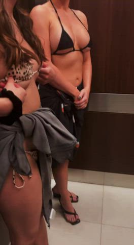 Do you like our quicky titties on the elevator? [gif] : video clip