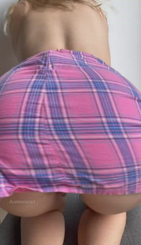 No panties so you can creampie me whenever you want : video clip