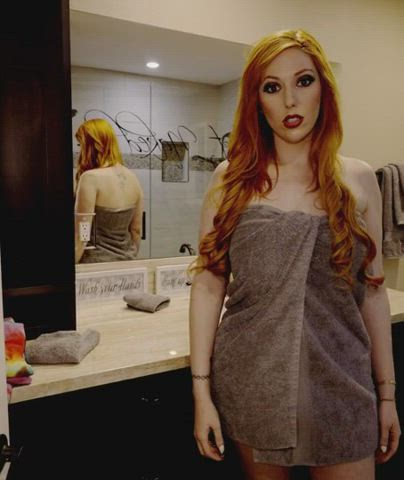 No more privacy with her new stepson : video clip