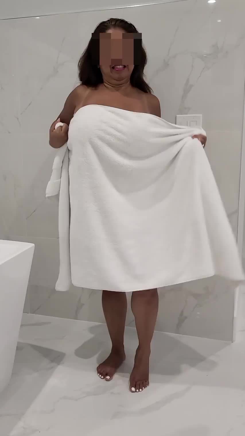 Peek-a-BOOB : video clip