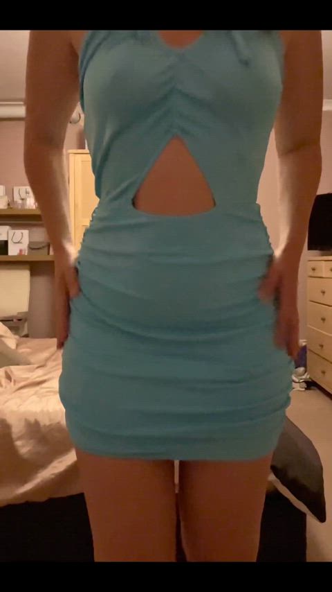Hiking up the dress [OC] : video clip