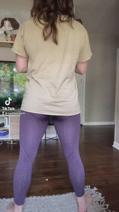 Squatting : video clip