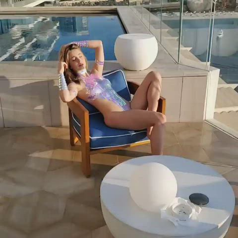Anyone know who this girl? : video clip