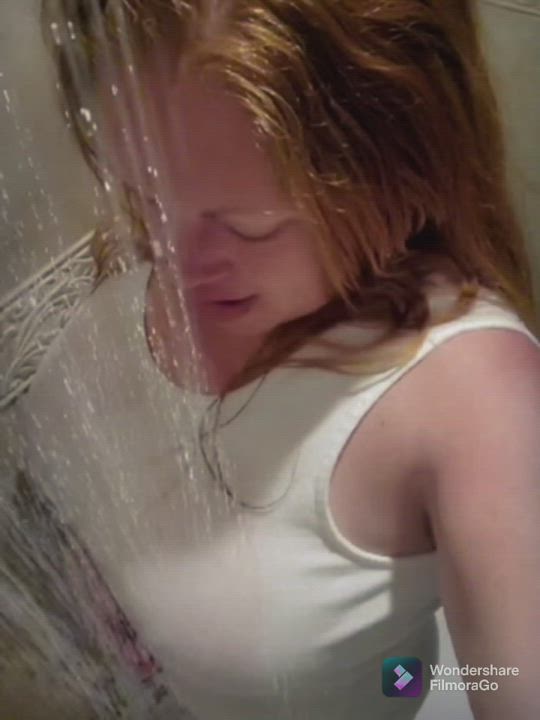 F39 wet shirt and big tits : video clip