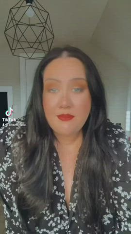 What my coworkers see Vs. Reddit 🥰 : video clip
