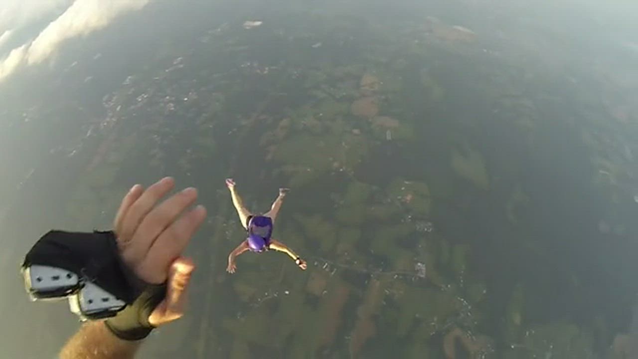 Naked Free Fall : video clip