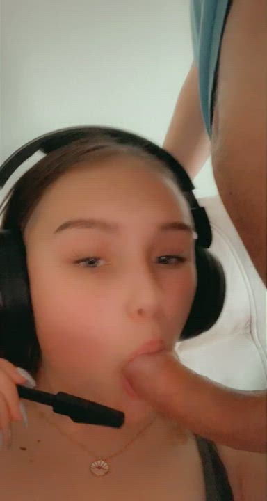 This 19yo mouth is always available : video clip