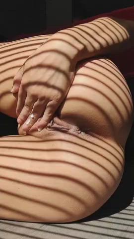 I love the way the sun hits my nude body : video clip
