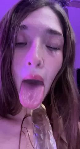 Do you like how I play with this dildo : video clip