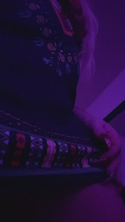 Being a slut while company is over just like daddy likes : video clip