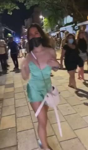 Getting Everyone`s Attention : video clip